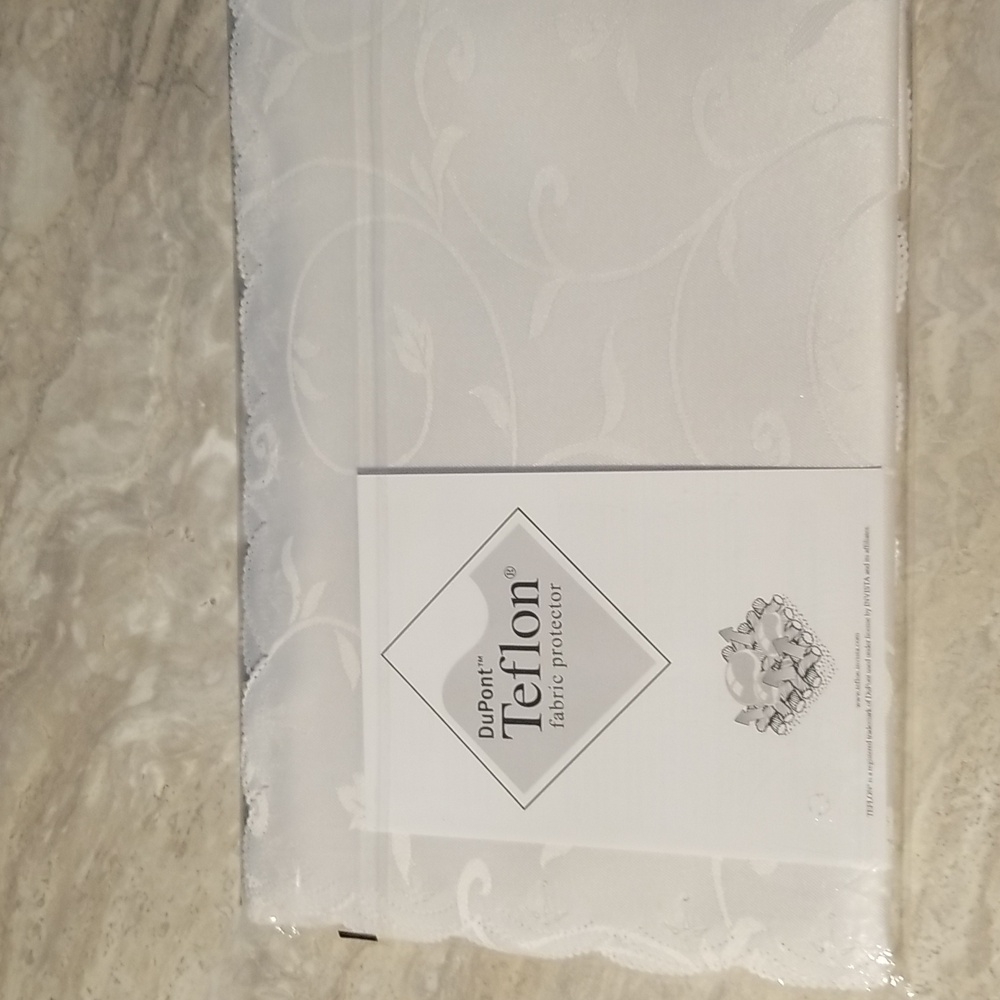 Nip Set of 4 older Napkins